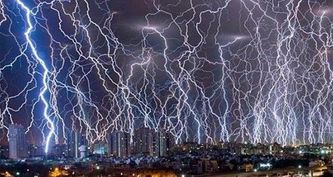 O momento em que Jeová Deus, por meio de seu Filho Rei Jesus Cristo, porá um fim a esse sistema de coisas